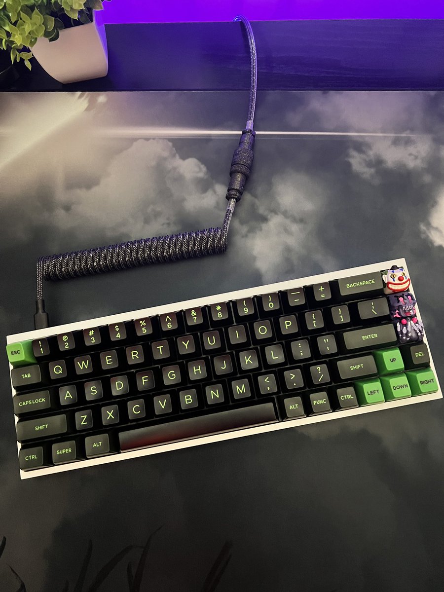 AmazedOK's tweet photo. Keyboard is finally done. I think? 🤡 https://t.co/fC3IqRYoEH