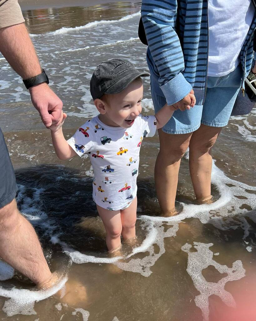 vestidofloreado's tweet photo. Les dejo un felix disfrutando la playa 🌊❤️
#bbfloreado https://t.co/kA1TAq3FXJ https://t.co/FSSzw6CVxs