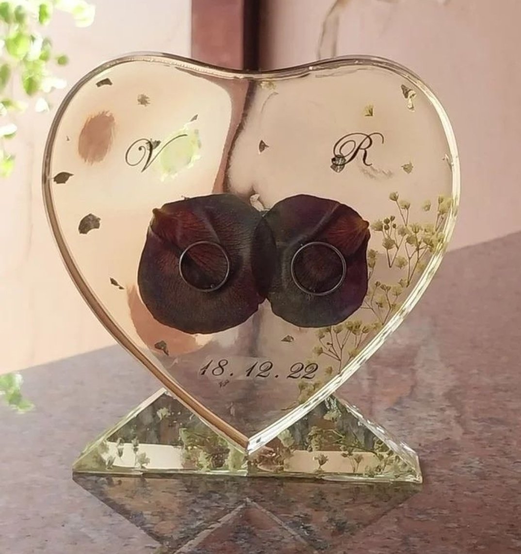 Uma eternização que fiz com tanto carinho e amor para um casal especial!

Orçamento na DM 💜

#resin #resina #casal #presente #eternizacao #resinart