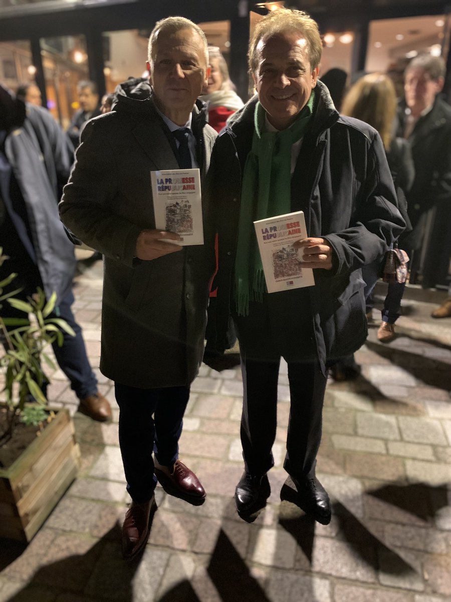 AssoElusFrance's tweet photo. #LAPROMESSERÉPUBLICAINE
L’#AEF permet aux élus de toute la France d’exprimer leur territoire, leur proximité, leur localité comme ils l’ont fait à travers ce livre disponible chez tous les bons libraires📚https://t.co/bcJlai0uZq
Un grand merci aux maires @louisvogel et @C_Robache https://t.co/NyxzeJhODs