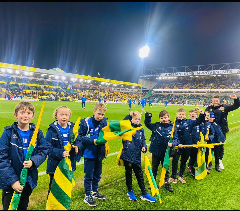 An experience to treasure forever for our <a href="/The_Yachtsmen/">Wroxham FC</a> u9s tonight. 

Thank you <a href="/NorwichCityFC/">Norwich City FC</a> ⚽️💛💚