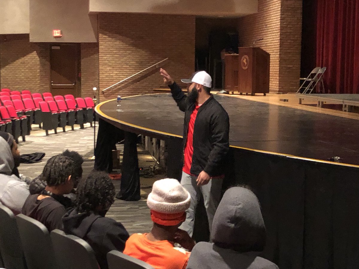 rriderathletics's tweet photo. Rider Nation, we would like to introduce our new Head Football Coach, Kardell Jackson (RHS class of 2014)! #KentRiderPride #WelcomeHome ⁦@JLRSports⁩ ⁦@Tom_Nader⁩ https://t.co/7zDHJxCJbI