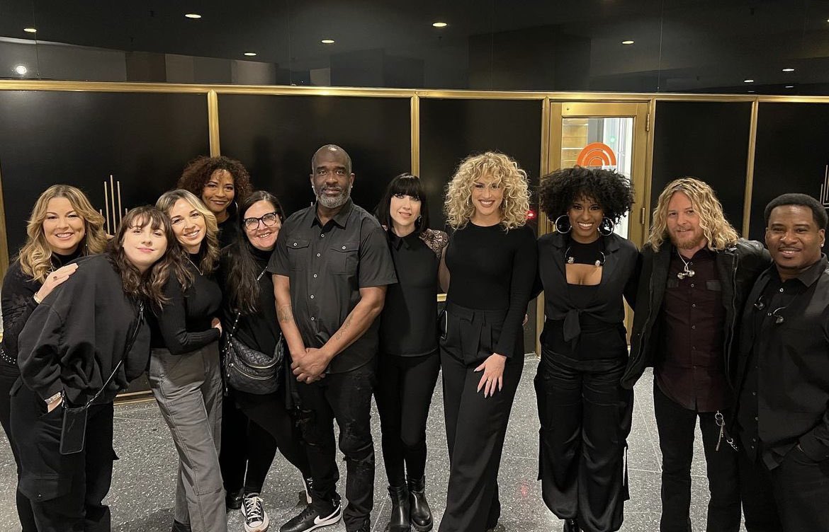 The Today Show! #pink #pinktrustfall #todayshow #newyorkcity #rockefellercenter