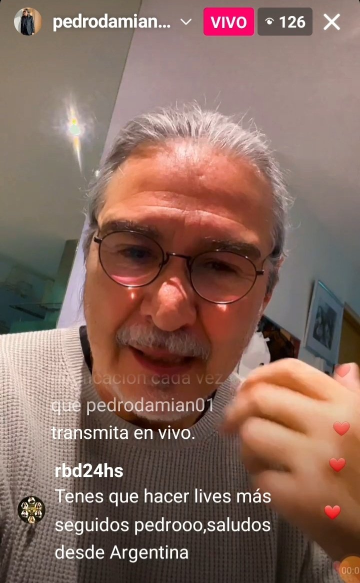RBD24HorasArg's tweet photo. #NEWS: @pedrodamianof en un live afirma que el DOCUMENTAL RBD no sale por cuestiones legales,si fuera por él lo hubiera subido hace tiempo pero sigue trabajando para que salga y sabe que Televisa grabará un concierto del SOY TOUR REBELDE para después lanzarlo en las plataformas https://t.co/GnaaCnIqqh