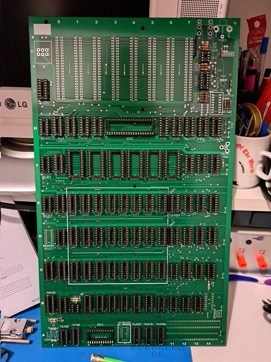 pirate_bit's tweet image. Así va la PCB de Apple ][ rev.0. Sin prisas pero sin pausas. 
#appleii #electronica #retroinformática #retrocomputer