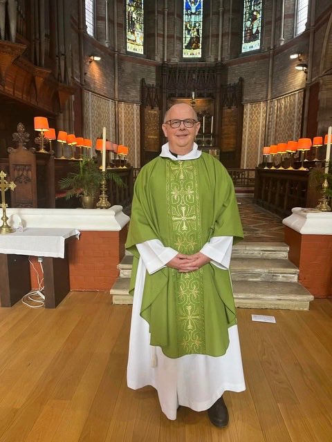 emmanuelnw6's tweet photo. Joy to be at @JohnKebleChurch to see Fr Andy installed as Associate Vicar. Smashing service, terrific team, lucky Mill Hill! (Post installation spring rolls so good I forgot to get a photo in situ. so have an earlier one…) https://t.co/L0zu3zACNS
