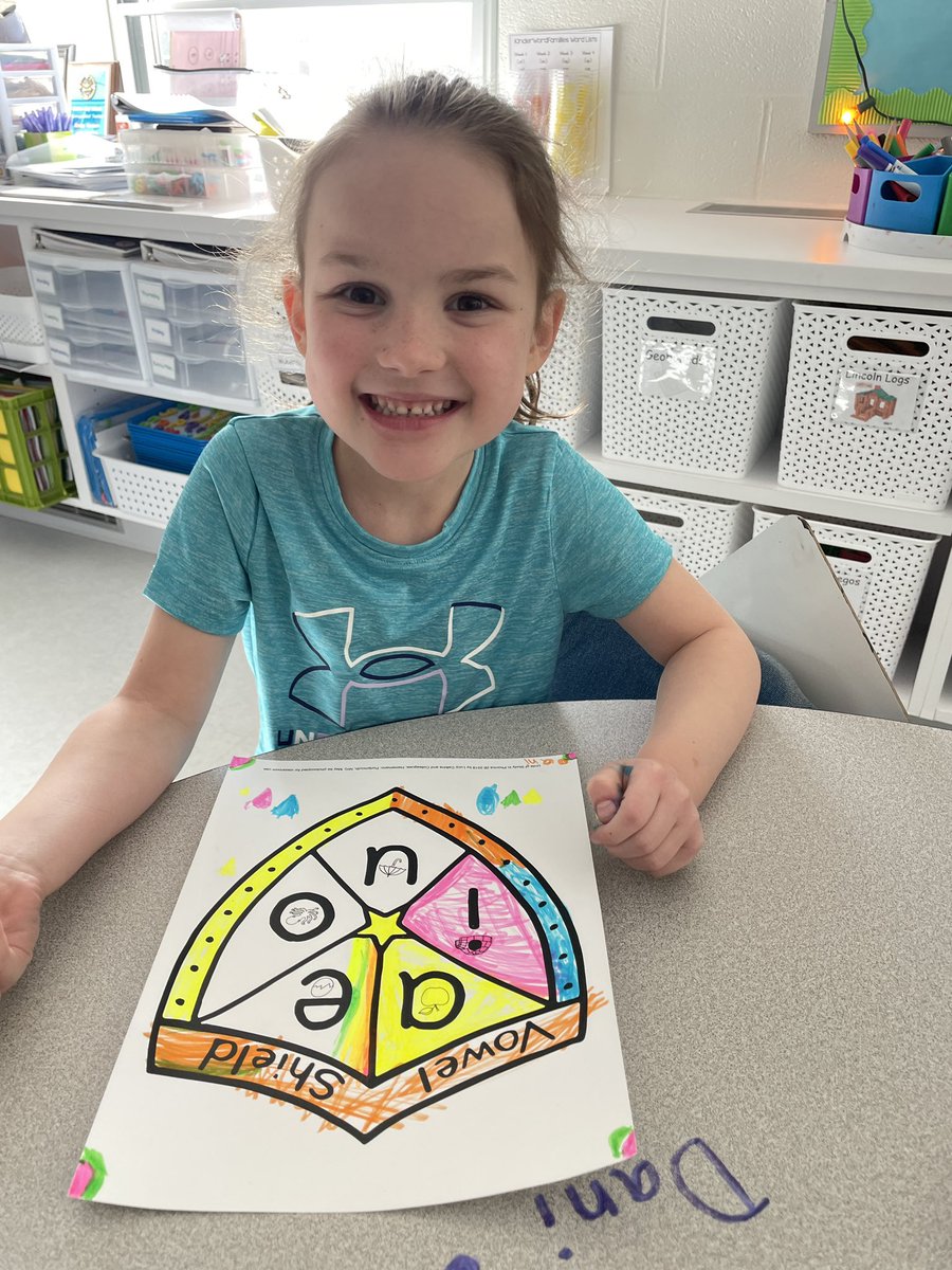 ReneeVarnum's tweet photo. We have been studying vowels during Phonics. Today the students got to “light up” the rest of their Vowel Shields. They are vowel experts! #tcphonics https://t.co/hWIwdvnm5Y
