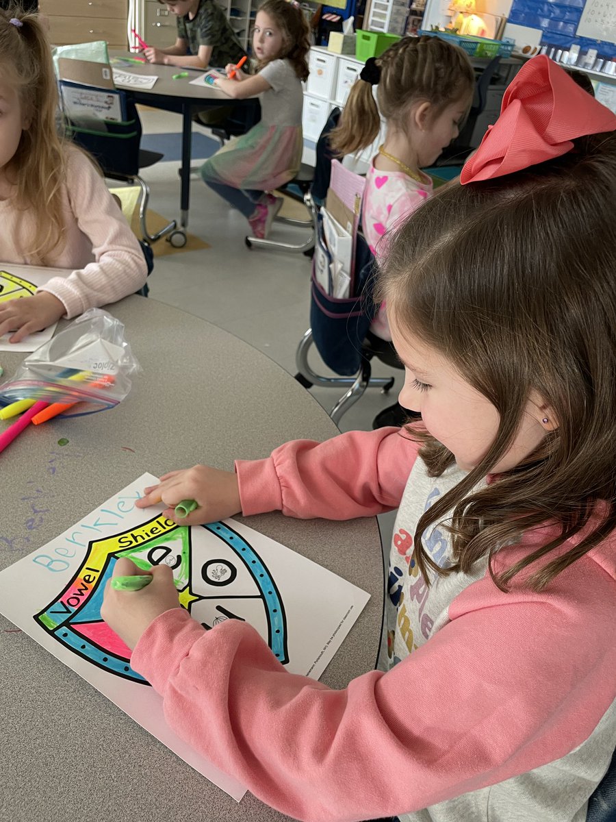 ReneeVarnum's tweet photo. We have been studying vowels during Phonics. Today the students got to “light up” the rest of their Vowel Shields. They are vowel experts! #tcphonics https://t.co/hWIwdvnm5Y