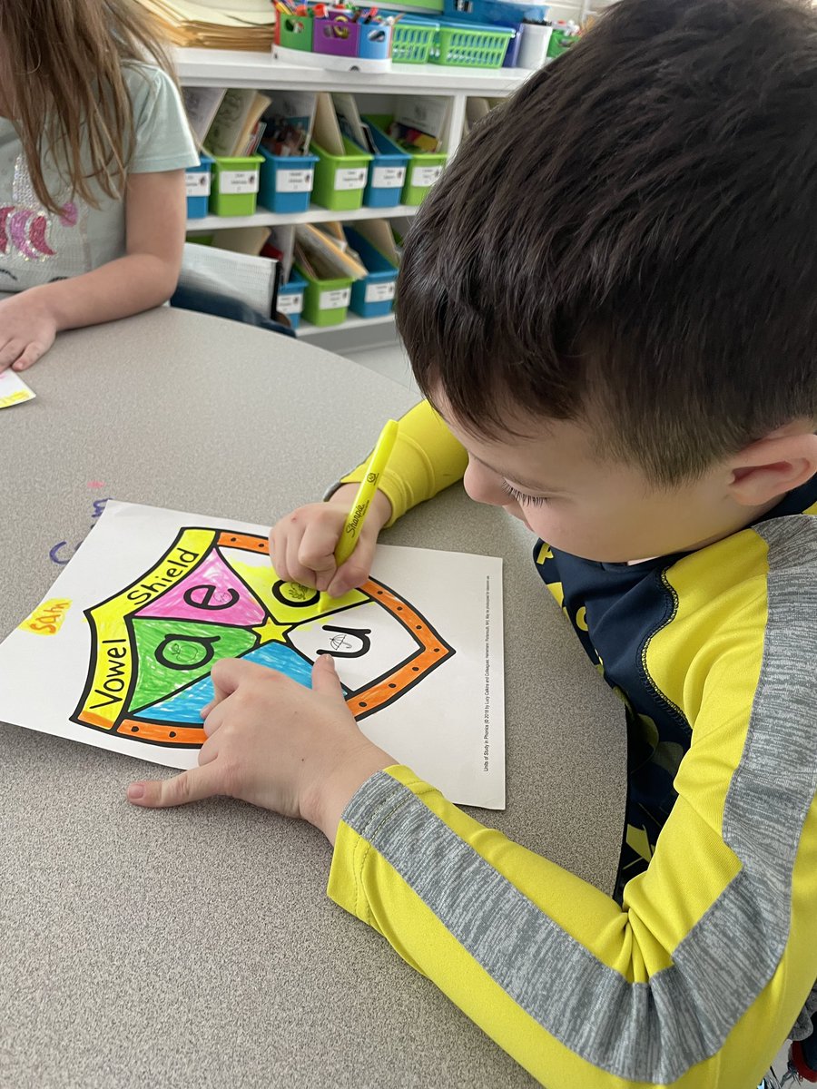 ReneeVarnum's tweet photo. We have been studying vowels during Phonics. Today the students got to “light up” the rest of their Vowel Shields. They are vowel experts! #tcphonics https://t.co/hWIwdvnm5Y