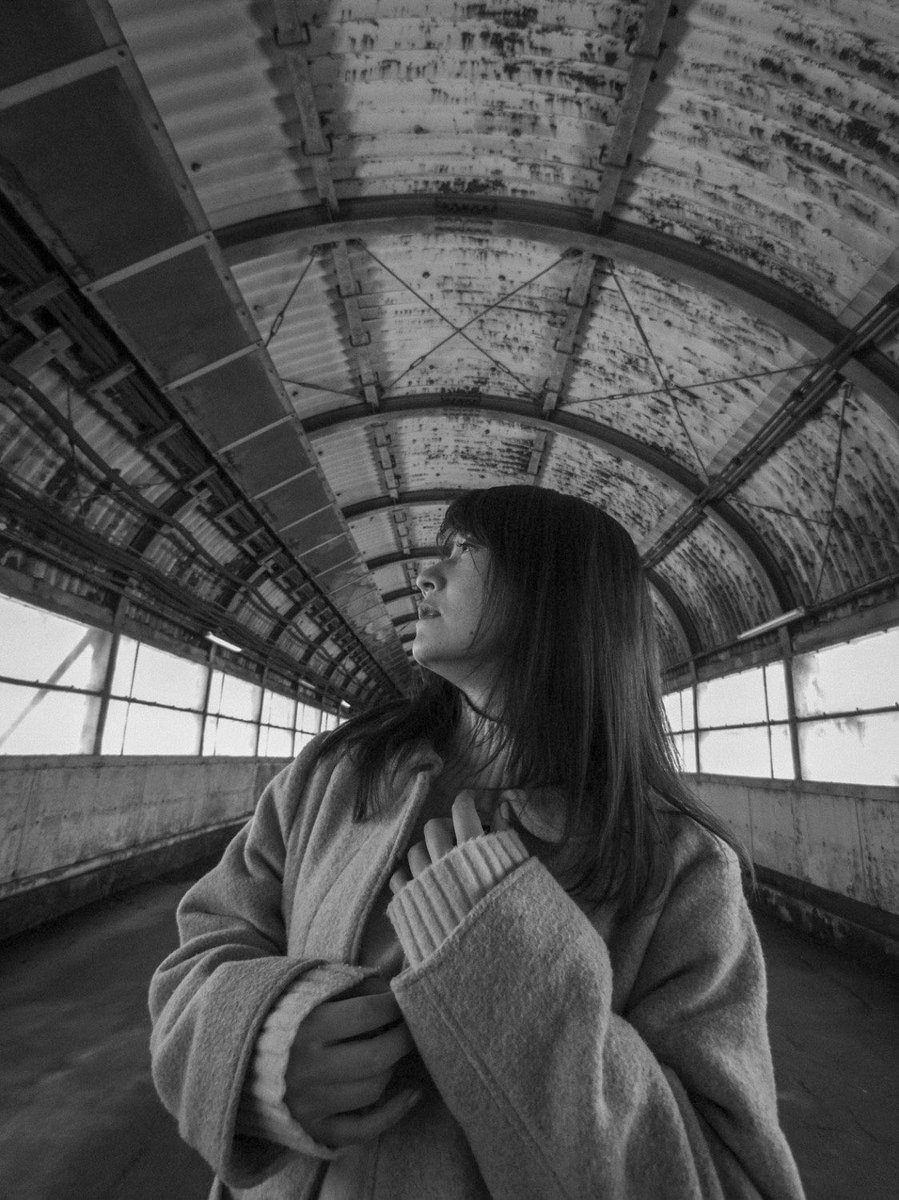 R205STi's tweet photo. 日本一のもぐら駅🚉

無機質な空間で⁉️

model:夢乃ふわる（＠yf555555 ）

#RICHO  #GX200 
#ワイドコンバージョンレンズ
#dw6 #19mm #コンデジ
#モノクロ #モノクロームな世界 https://t.co/ueLz87iW96