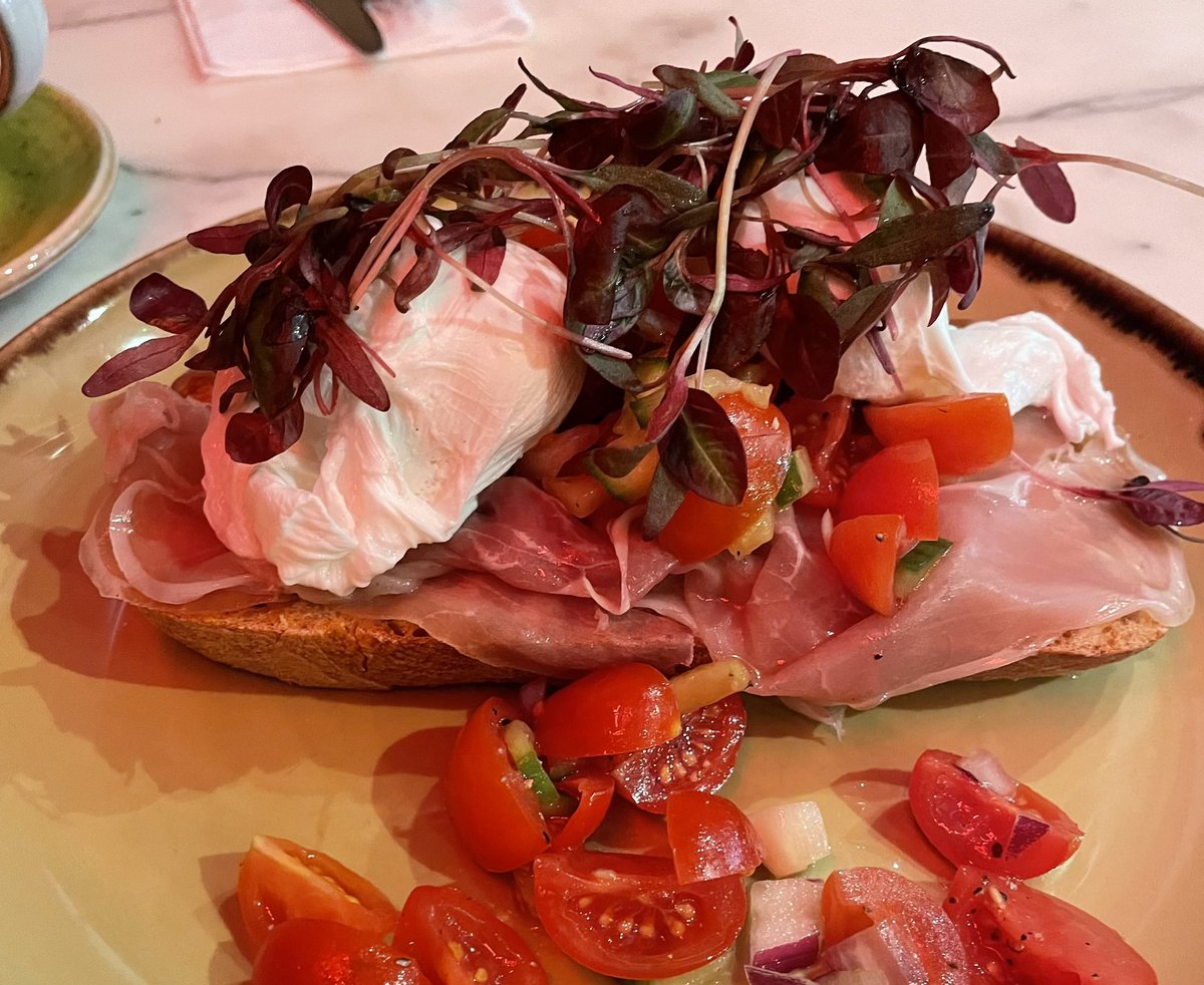 Hunterskinross's tweet photo. #OscarsBar&amp;Kitchen Shawlands 
Great Coffee, Great Food, Great music and atmosphere. Got to send them a 5 star review and we will def be making a return visit . Highly Recommended if your passing through Southside of Glasgow . ⭐️⭐️⭐️⭐️⭐️ https://t.co/mMgQylN3FY