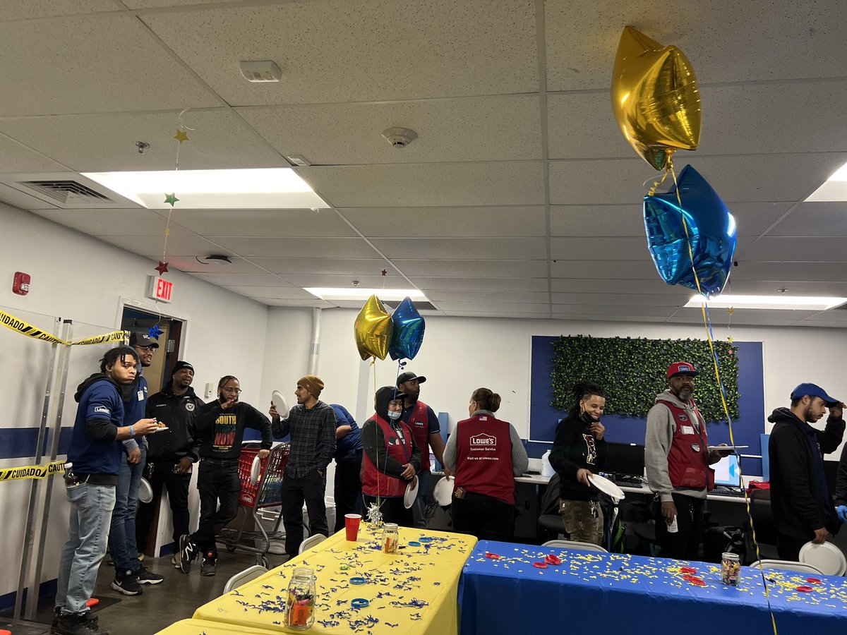 ShrnBrewster's tweet photo. Today was our safety celebration party 🦺🥽💛💙✨✨Rosedale NYC Store #2664  @Houghton1366 @ApsmTroy @michaelO1366 @GeorgeArias_HR https://t.co/qWMGn8OcNF