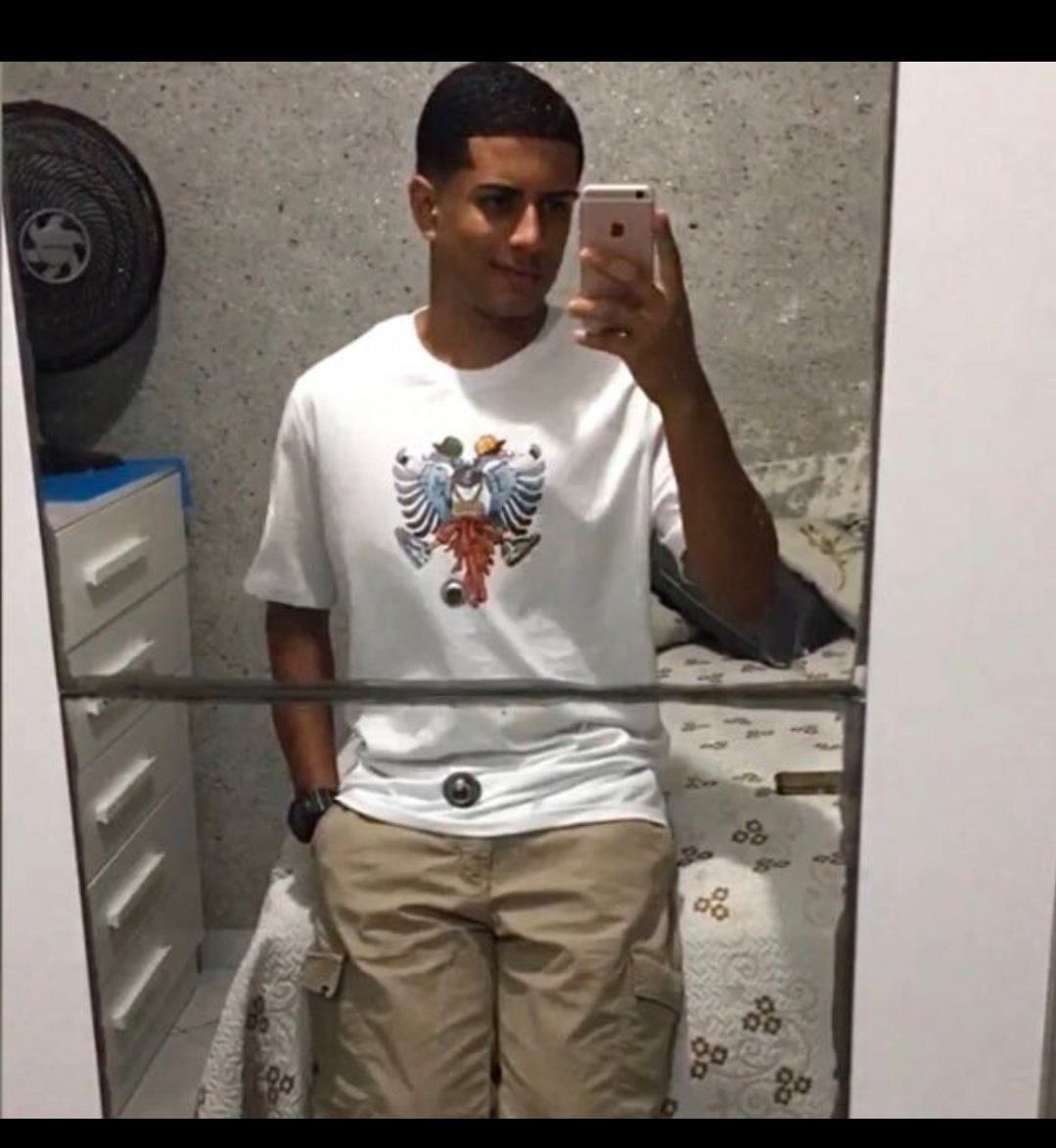 Marlin_docorte's tweet photo. Coe filho fala pra mim que é mentira quem vai me chama de paizão como vc sempre me chamou quem vai brota no salão todo sábado pra nós fica zoando coe eu perdi um filho tmnc mundo covarde te amo😭😭😭😭 https://t.co/LStoqDWJ5c