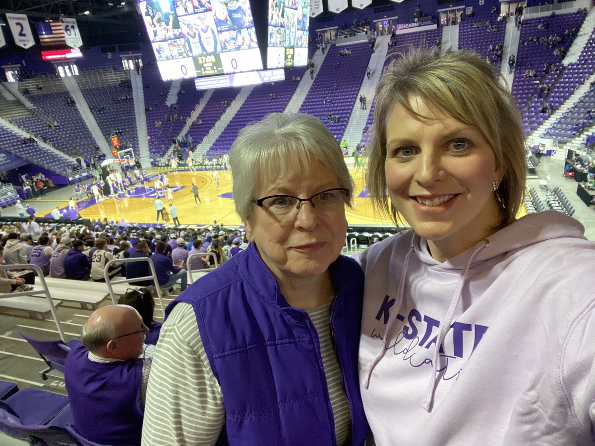 JenniferMFarr's tweet photo. Excited for our 1st men’s basketball game with the boys! #KstateMBB https://t.co/jLpfpepcUd