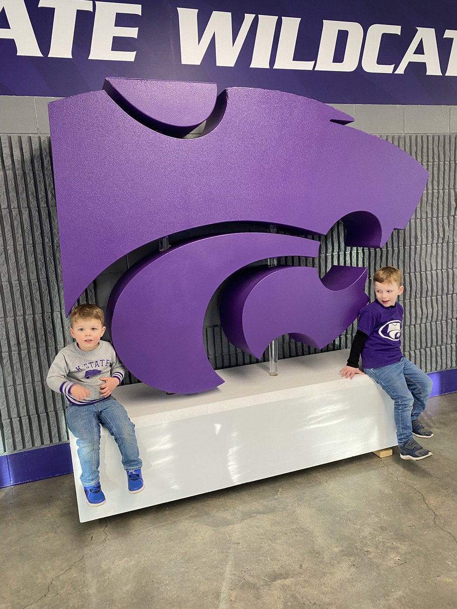JenniferMFarr's tweet photo. Excited for our 1st men’s basketball game with the boys! #KstateMBB https://t.co/jLpfpepcUd