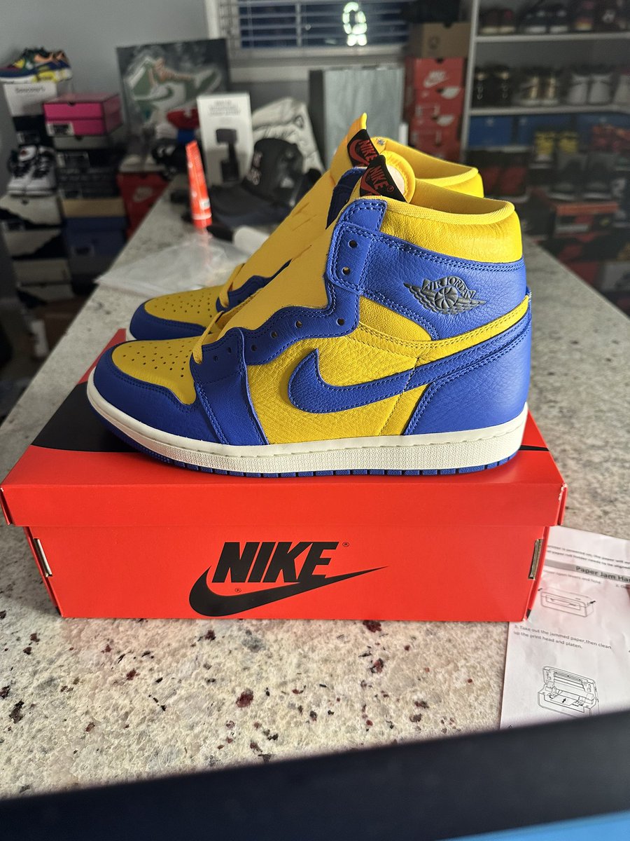 Sneakervisi0n's tweet image. I was and still kinda on the fence with these…but then I started thinking back to what started all THIS for ME. Safely to say…I am keeping them. #michaeljordan #histroy #sneakers #laneyhighschool #wilmingtonnc #sneakerlove #sneakervision