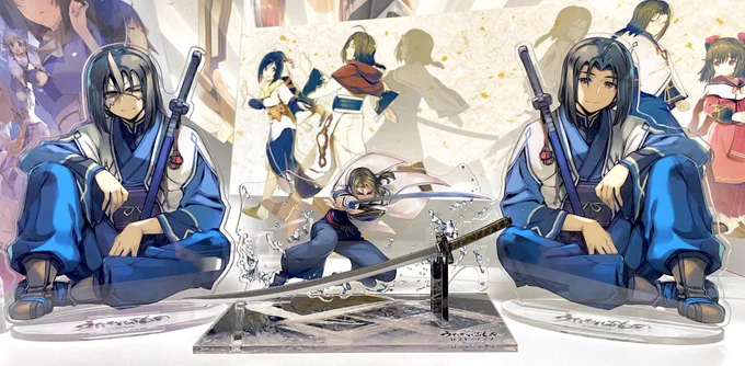アクスタ&amp;愛刀どこに飾るか迷ったけどオシュトルに自害を許さずハクトルに力を貸してくれるのでオシュトルとハクトルの間に挟んでおきました 
