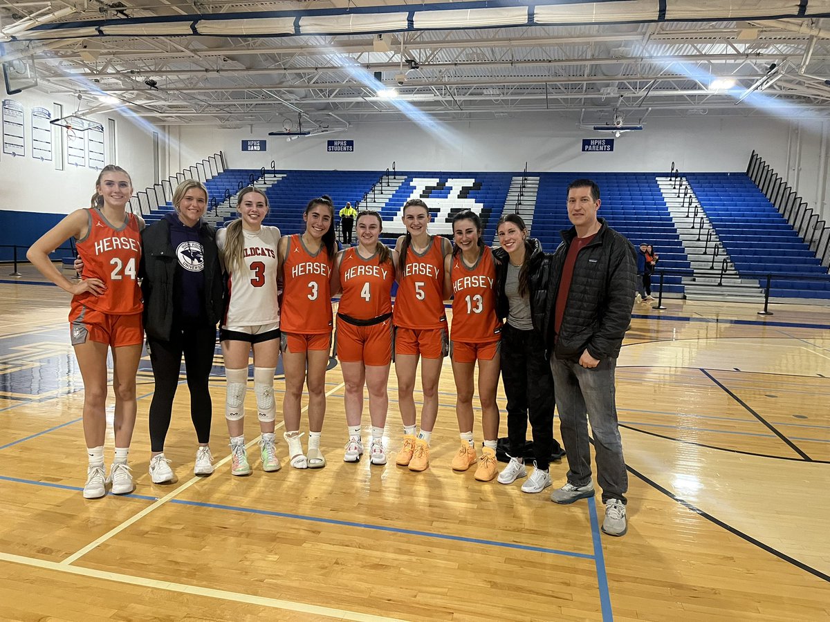 Insanely proud of each and every one of these athletes every time I have the pleasure of seeing them! @AnnikaManthy @gerdes_peyton @Emily_fisher3 @megmrowicki2023 @sabrinadivito23 @katyeidle @KelseyNeary @KoraKipley