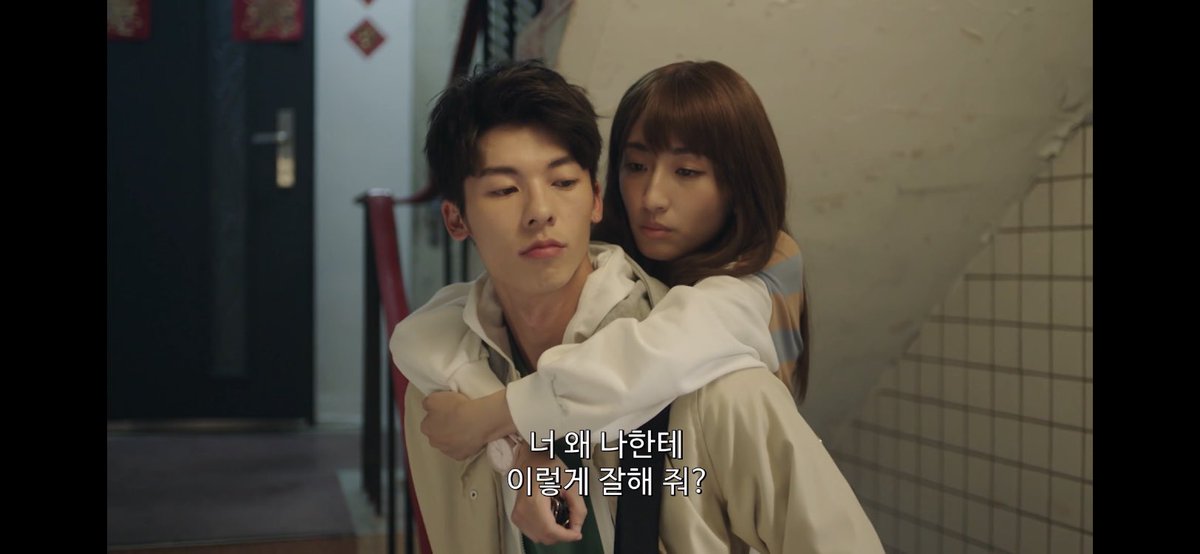 sumomoou's tweet photo. 나지금또라이될거같아 ㅠㅠ 

”사람들은 다들 황위쉬안이 왕취안성이라는 완벽한 남자를 만난 게 행운이라고 생각했지만, 곧 평생이 가도 잊을 수 없을 만큼 완벽하고 다정한 왕취안성이라는 남자친구를 만났던 건 또 다른 큰 불행이었다는 사실을 알았습니다.“ https://t.co/Vov9PYngas