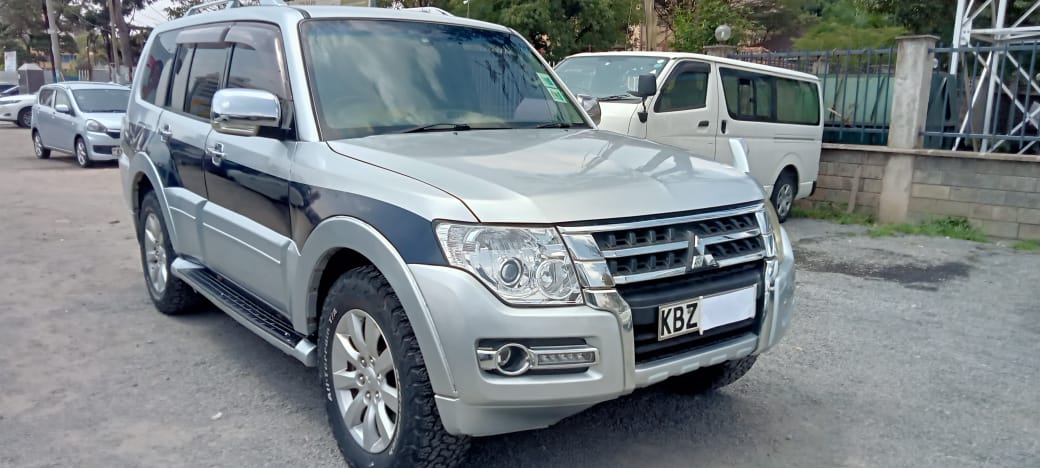 SashcomM's tweet photo. 2010 Mitsubishi Pajero | 3000cc Diesel Automatic | 7 Seater | Leather Seats | Reverse Camera| Steering Control | Very Clean 
✅ Price 1.95M Trade In Accepted 
Call / What's app +254 782 392081
Website Link ; https://t.co/ZlWgyrGlvQ
#Pajero #MitsubushiPajero #Sakaja https://t.co/razEKpsYSx