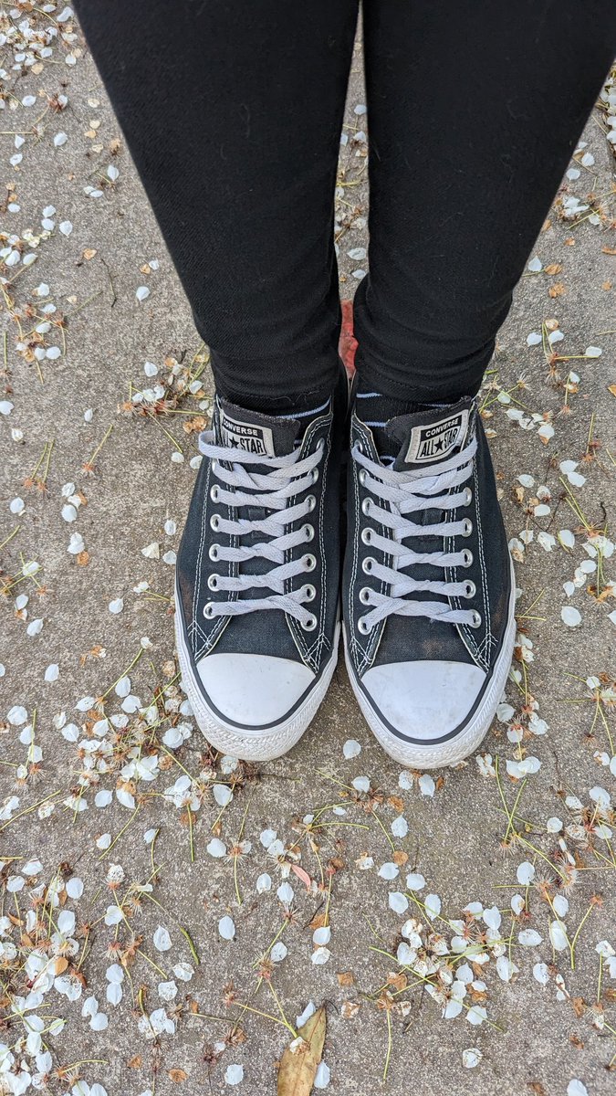 SoleWayToHeaven's tweet photo. My shoes are so dirty from my walk today. Can someone come and lick 😋 them clean?

#feet #foot #soles #bigfeet #feetworship #footfetish #bigfeetwomen #womensfeet #feetlovers  #footmodel #footdangle #shoes #dirtyshoes https://t.co/lNvvn831G0
