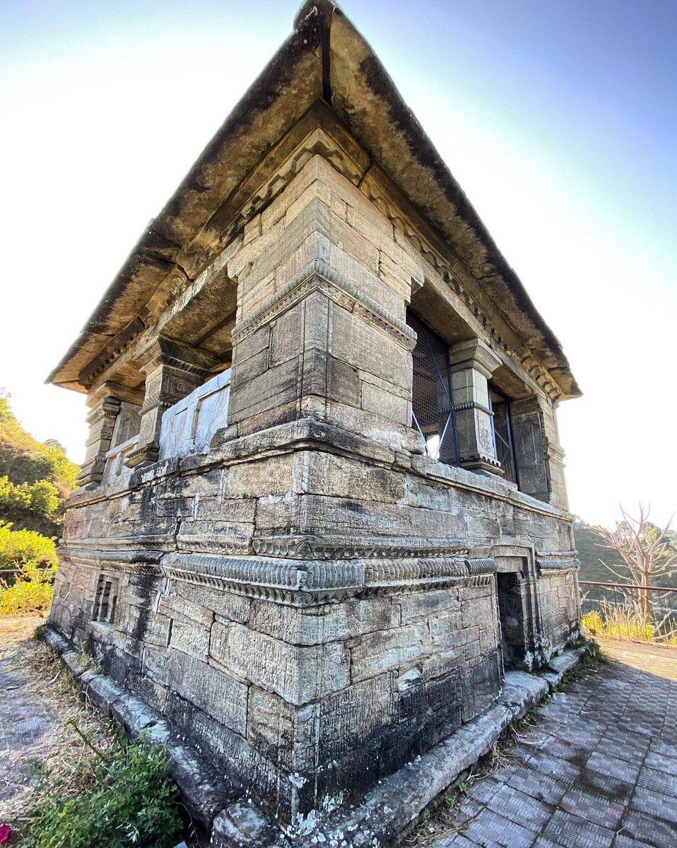 Tusharsinghshah's tweet photo. देवलगढ़ जो की उत्तराखंड के पौड़ी जिले में स्थित है श्रीनगर से पहले,16 वीं शताब्दी में अजय पाल के शासनकाल के दौरान देवलगढ़ गढ़वाल साम्राज्य की राजधानी था। अपने अतीत के अतीत के कारण, यह जगह अपने पूजनीय मंदिरों के लिए प्रसिद्ध है
#devalgarh #history #uttarakhand
#heritage #culture https://t.co/S35kIkZg1K