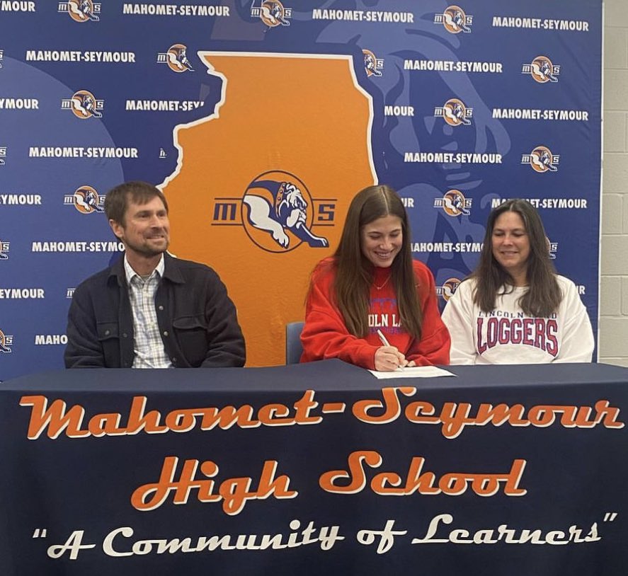 LLCC_LoggersWBB's tweet photo. Mahomet-Seymour Senior Guard and @LLCC_LoggersWBB commit @DurbT1 just became the All-Time assist leader during the sectional game against Rochester. Congratulations! https://t.co/DEYM0Nd2xP