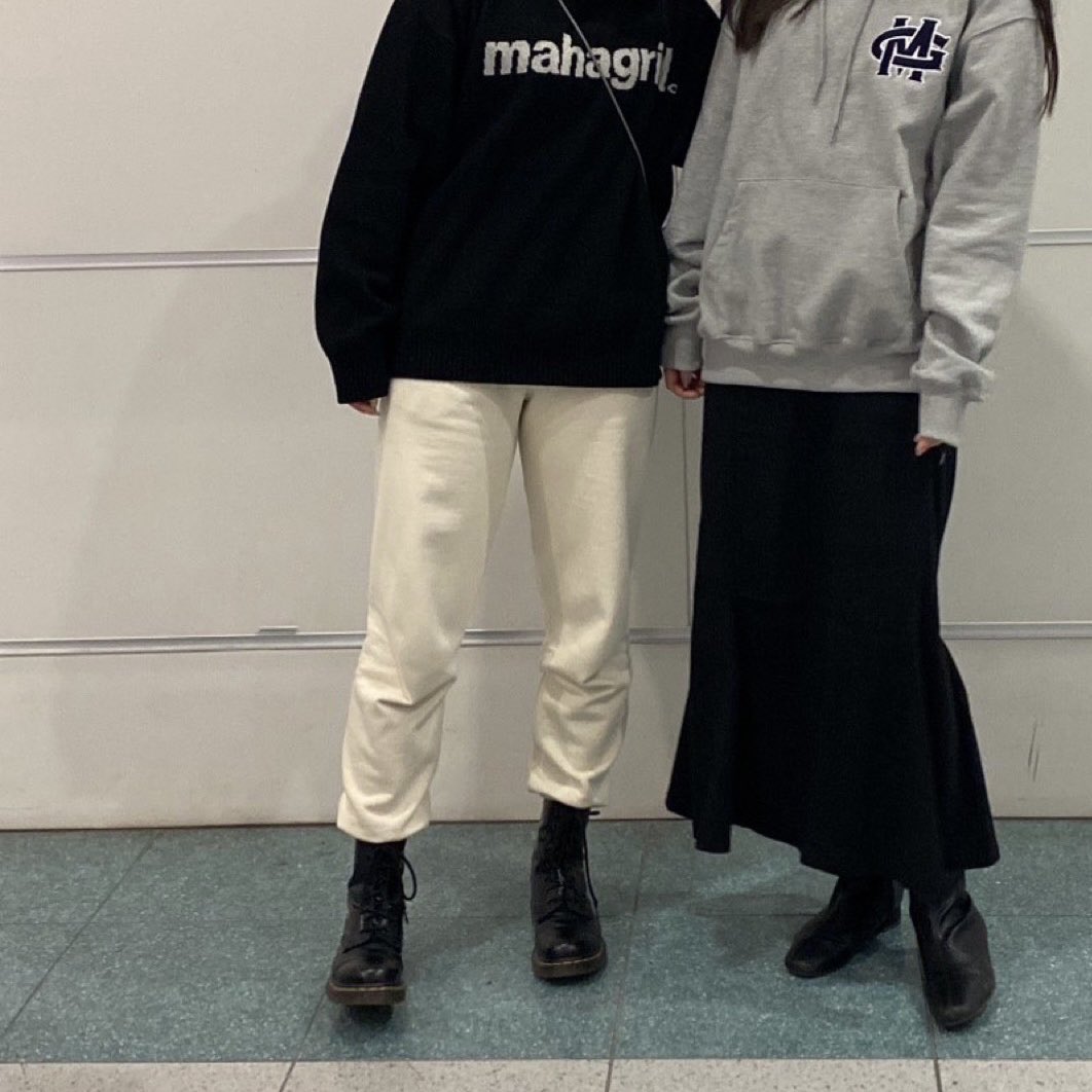 0320__skz's tweet photo. 今回の渡韓で出会ったスキズとヒョンジンペンとピリペンによるマハグリコーデ🤍 https://t.co/eVaiAXq7r5