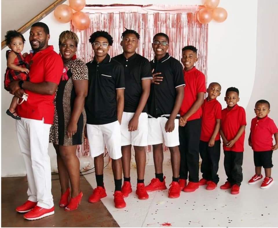 niqita11's tweet photo. It took 7 boys to finally get that baby girl https://t.co/5pDa0bZdvT
