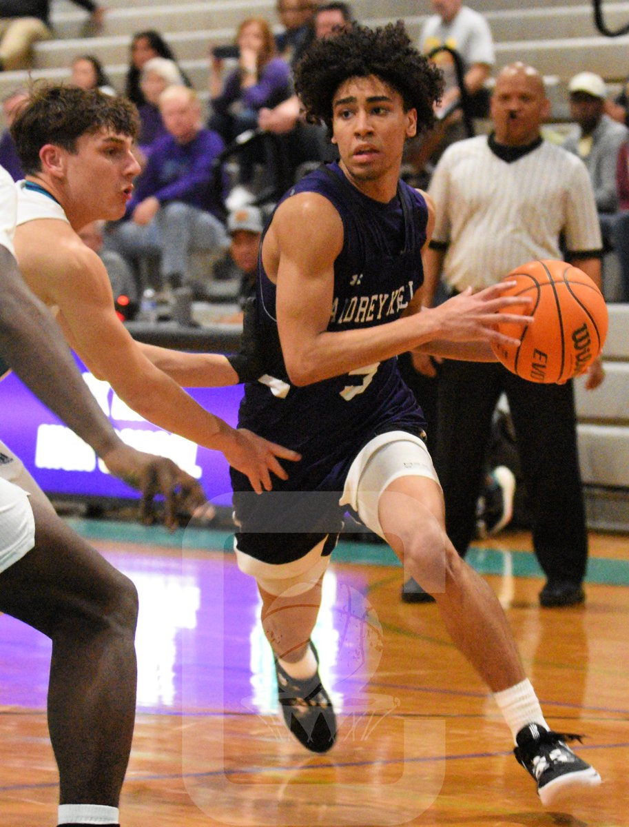 charlottebball's tweet photo. 🔥A coach once told me that "Big time players make big time plays"! And these two @delani_hammonds and @brockrose27  made some big plays down the stretch in @AKbasketball's 1st round win over Cox Mill Tuesday night! https://t.co/HvD2tprxlc