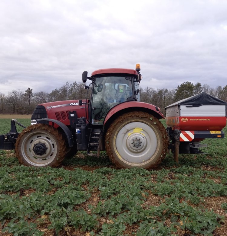 OlivierCOSTE2's tweet photo. Comme les terres @BONNIN1402 des plateaux de #Bourgogne sont hétérogènes.
Notre #Agriculture pour sa première année,se prépare avec l’#OAD et la modulation intra-parcellaire de son #Frigo #Azote sur #Colza 🛰️🌱.
Mon petit doigt me dit,qu’il entame le second et dernier #Sulfan30. https://t.co/8ykpuTegW6