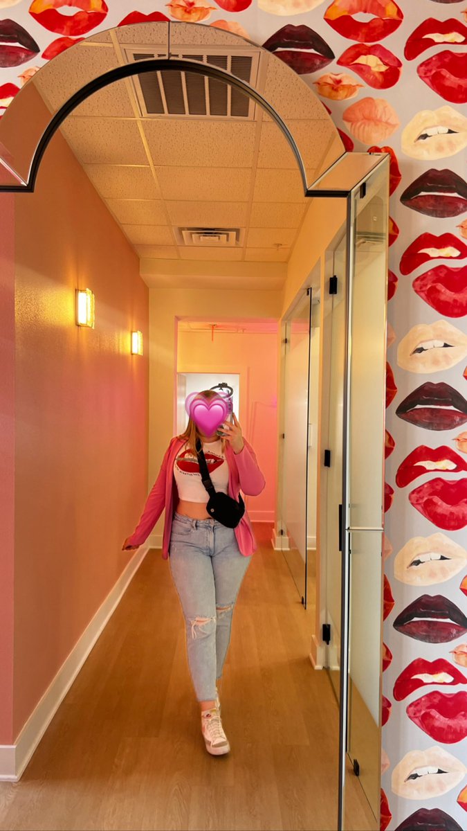 lifeovbre's tweet photo. @injectionroom ATX location is officially open! 🥹 I can’t wait to be here all the time and always dressed in PINK 💕 https://t.co/zDn6LvO60k