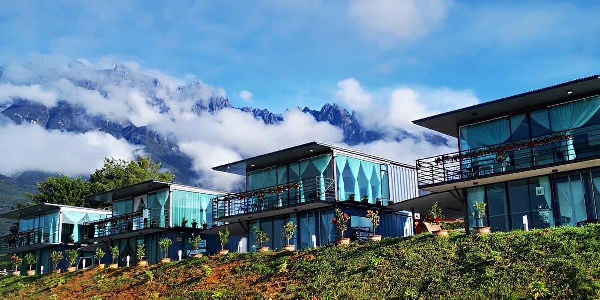 travetopia's tweet photo. Tiket Airasia tgh murah tu. Boleh dah plan Healing dekat Kundasang. Ni ada Port Healing terbaru dekat Kundasang. Cantik Bah! 

Dua tingkat Homestay berkaca dengan peralatan dapur yang lengkap Bbq semua. Ruang tamu pun luas. Sesuai sngat untuk bilangan yang ramai. https://t.co/ENuqUt8Q8E