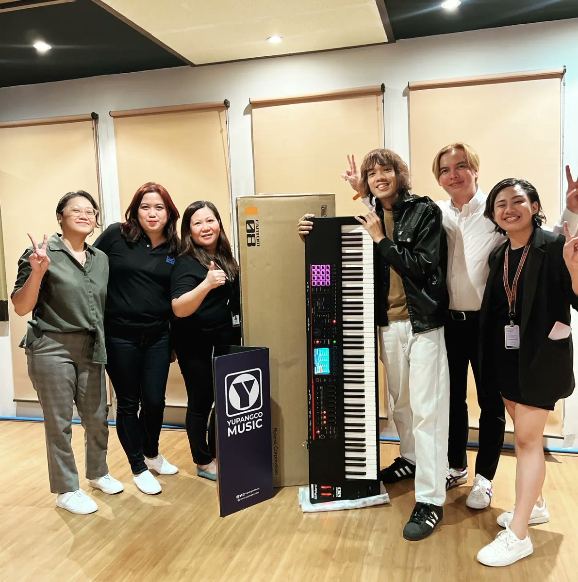 rj_pineda's tweet photo. Officially part of the @RolandGlobal family!! π
Cant wait to take you everywhere I go πΊ Can't wait to paint the world with colors using my #Fantom08 ! Thank you and I LOVE YOUUU SO MUCH BEB ππ
#bossph
#rolandph
@yupangcomusic https://t.co/emGnXoWDSr