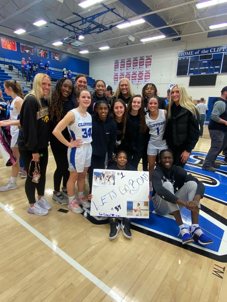 Shoutout to <a href="/KCC_WBB/">Kirkwood Women's Basketball</a> for showing up and being the best cheering section for @CCAGirlsHoops tonight!
