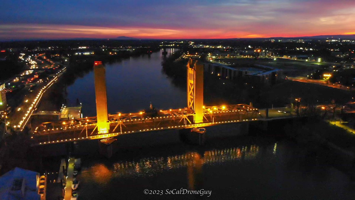 @VisitSacramento I traveled to your city this past weekend to photograph an event.  While in town I captured a beautiful sunset sky and the tower bridge.
#Sacramento #SacramentoRiver