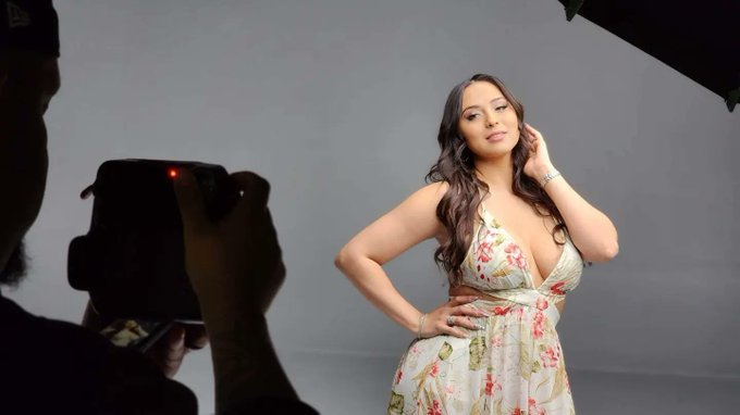 Feels like Spring is right around the corner  🌼 🌸 🌻  #spring #seasons #photoshoot #photographer #bts<a href="/tag/photoshoot"class="tags"><span>#photoshoot</span></a><a href="/tag/spring"class="tags"><span>#spring</span></a><a href="/tag/bts"class="tags"><span>#bts</span></a><a href="/tag/photographer"class="tags"><span>#photographer</span></a><a href="/tag/seaso"class="tags"><span>#seaso</span></a>