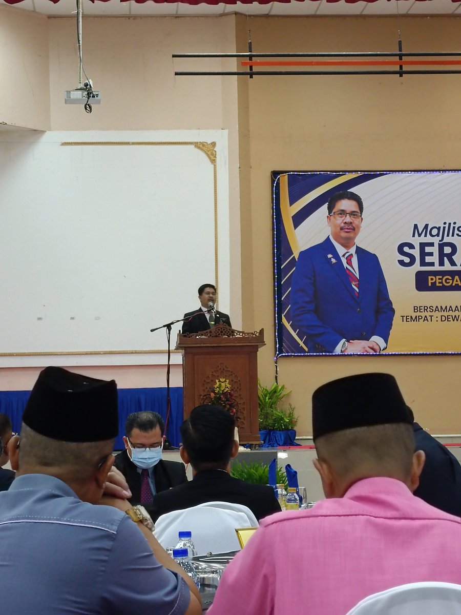 MBD_Segamat's tweet photo. Majlis Serah Tugas Pegawai Daerah Segamat. Syabas dan tahniah kepada YBhg Tuan Hj Hasrin Kamal bin Hashim atas pelantikan sebagai Pegawai Daerah Muar. Selamat datang diucapkan kepada YBhg Tuan Mohd Masni bin Wakiman, Pegawai Daerah Segamat yang baharu. #majlisbeliadaerahsegamat https://t.co/iDBM0lqCOj