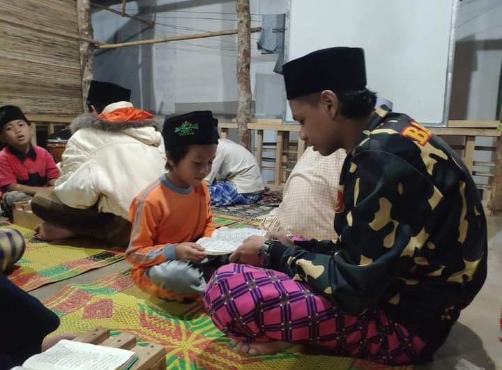 David bukanlah siapa-siapa, bukan anak Penggede/Pejabat apapun

Tapi David anak Sahabatku, David anak dari seorang Sahabat kita semuanya, Support penuh untuk David dan Mz Jowie 🙏🥲🤲