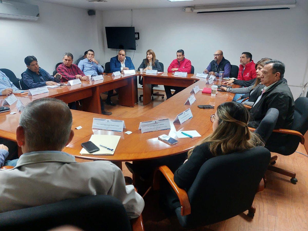 🤜🏼🤛🏼El trabajo coordinado genera mejores condiciones para la región laguna. 
 
🗓️ 🖊️Reunión semanal de gabinete fortaleciendo las acciones del <a href="/gobdgo/">GobDgo</a> de <a href="/EVillegasV/">Esteban Villegas V.</a>
