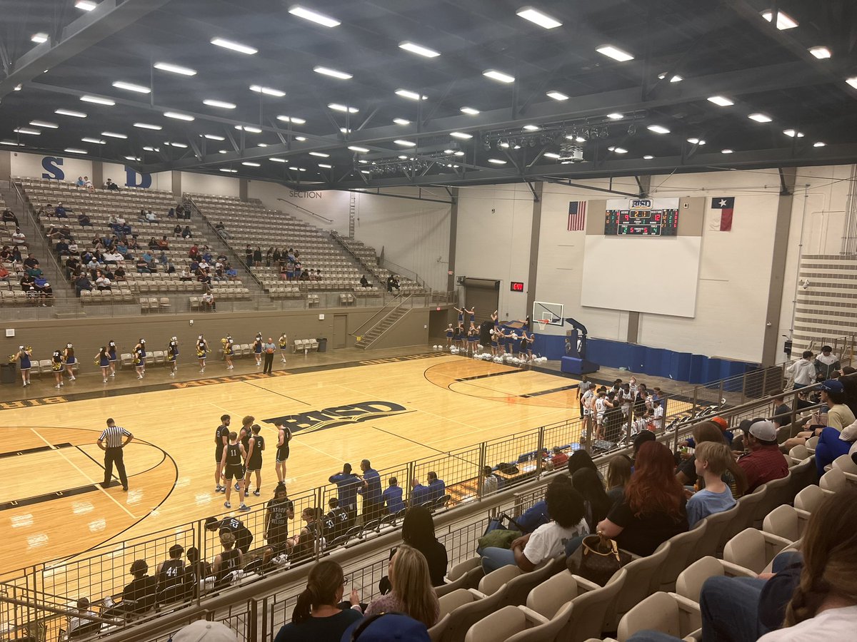 NFWbball's tweet photo. Getting the most bang for my 💵 

@BN_Hoops vs. @BoswellHoops 

@ConnerLindsey_ leading w/ 6 for the Bobcats &amp; Judah Gordon with 8 for the Pioneers at the end of the 1st. 

#SupportNFW 🏀 https://t.co/bCpvt3PFi5