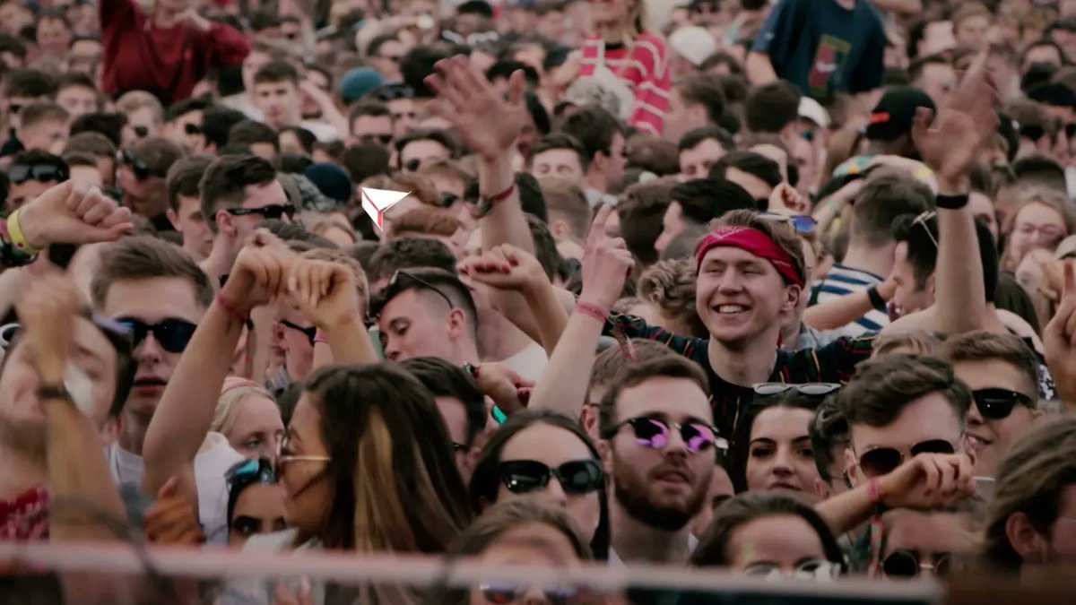 JackVideoEditor's tweet image. What a laugh these jobs were. Filming for @openairfly in 2017 and 2018. Hard graft alongside a wee dance is a good way to do a shoot.