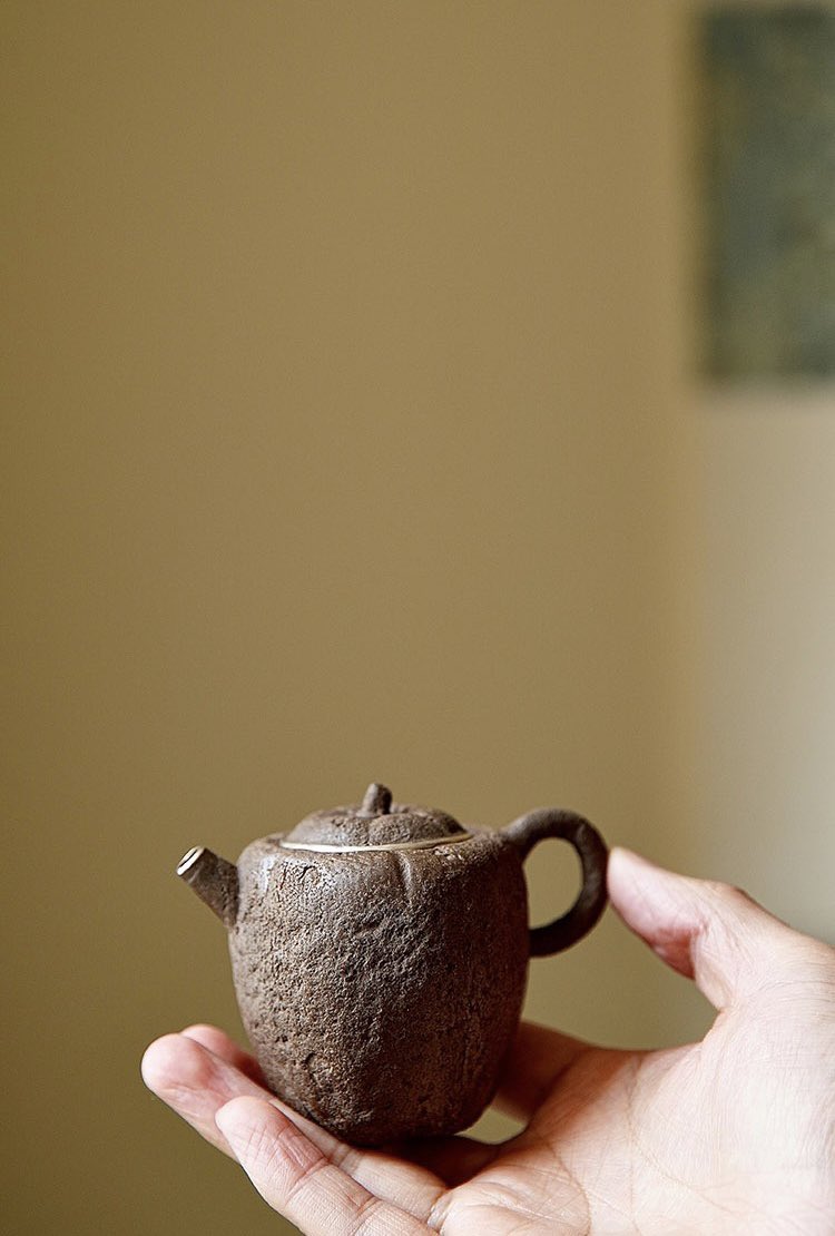 morimatea's tweet photo. A cup of rock tea is full of fragrance, holding it in the palm of your hand, it feels warm and harmonious, taking a sip, the fragrance is long and lasting. In a cup of tea soup, I can see a side of mountains and rivers.
.
.
.
#favoritething #interestinglife #cozytime #morimatea https://t.co/8JRGU5KNN7