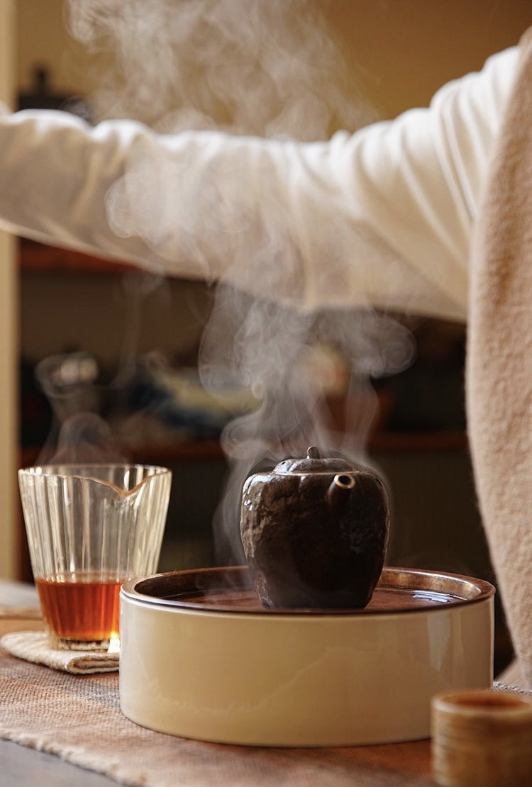 morimatea's tweet photo. A cup of rock tea is full of fragrance, holding it in the palm of your hand, it feels warm and harmonious, taking a sip, the fragrance is long and lasting. In a cup of tea soup, I can see a side of mountains and rivers.
.
.
.
#favoritething #interestinglife #cozytime #morimatea https://t.co/8JRGU5KNN7