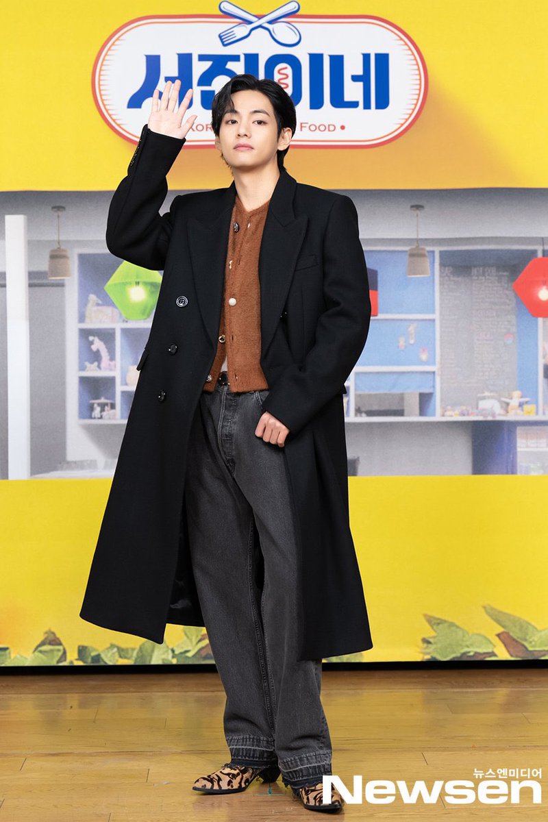 btspicstwt_'s tweet photo. [📸 PHOTOS] #V at Seojin's Press Conference (1)

[source: k-media] https://t.co/FC7c3nyQ2c