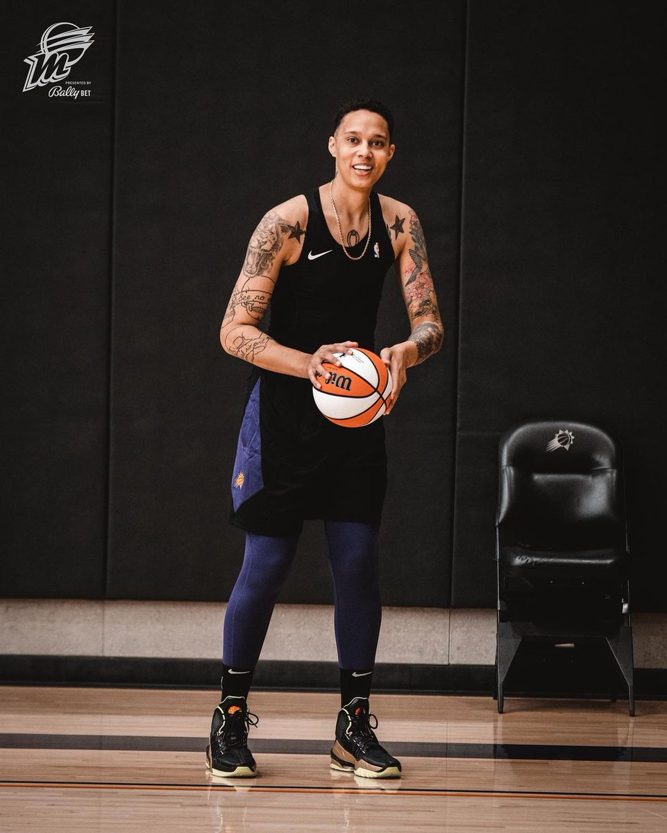 BleacherReport's tweet photo. Brittney Griner is back on the court 🙌 @HighlightHER

(via @PhoenixMercury) https://t.co/7nHUclNosA