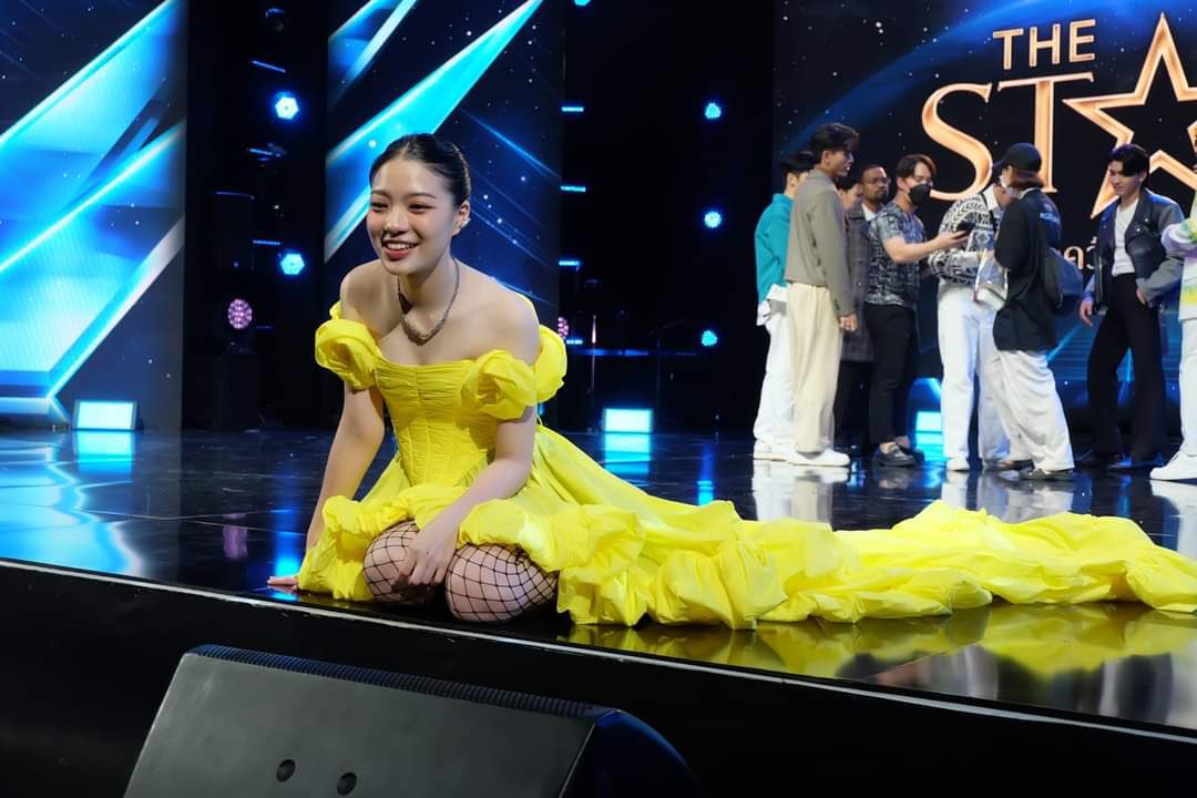 LinZhouPeakMint's tweet photo. มี่ บนเวที (เจ้าหญิง)      มี่ ในชีวิตจริง (เด็ก 3 ขวบ) 

@mee_poonyada 
#MeePoonyada #TheStar2022 https://t.co/AqtlNgIwIN