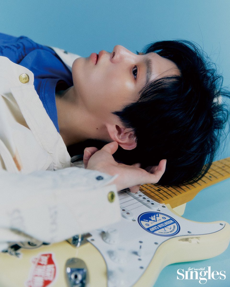 singlesmania's tweet photo. #싱글즈 와 1년 만에 다시 만나 Y2K 소년으로 변신한 #김우석 의 화보를 살짝 공개합니다. 그는 3월 네 번째 솔로 앨범 발매와 4월 드라마 <핀란드 파파> 공개를 앞두고 있는데요. 더 많은 이야기는 <싱글즈> 3월호에서 확인하실 수 있습니다✨ @KWS_official_ #KIMWOOSEOK

https://t.co/WjEPMS8Gtn https://t.co/saPy2hVSIX