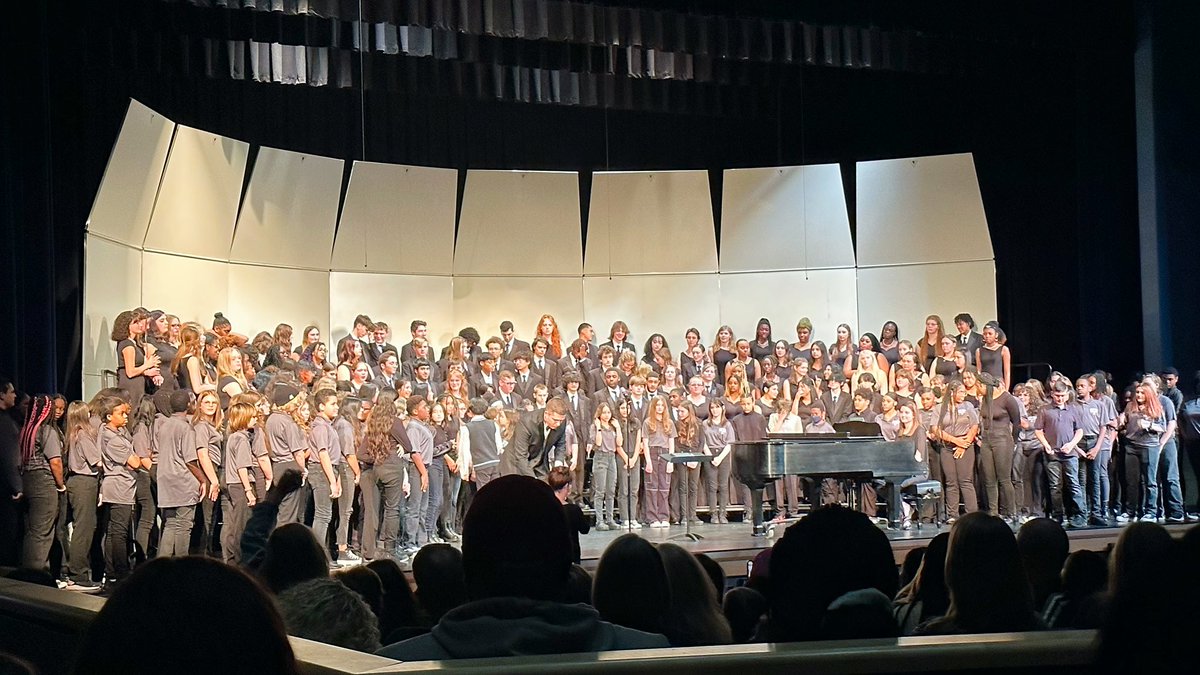 Stafford High School and Drew Middle School combined choir.  AWESOME!!!@shsindiantribe <a href="/DMSRAMS/">Drew Middle</a>