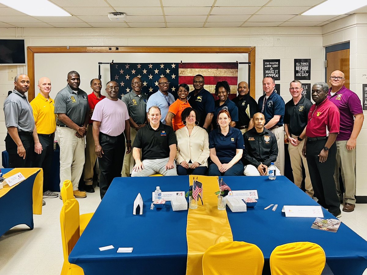 FaithfulRM's tweet photo. We had the honor of having BG Quander from the US Military Academy West Point. He reminded us the importance of lifting teams and people up, not tear down, thus making everyone successful. This epitomizes the T.E.A.M. concept…Together Everyone Achieves More!
#CCSStrong https://t.co/Lo8kiPDMr8